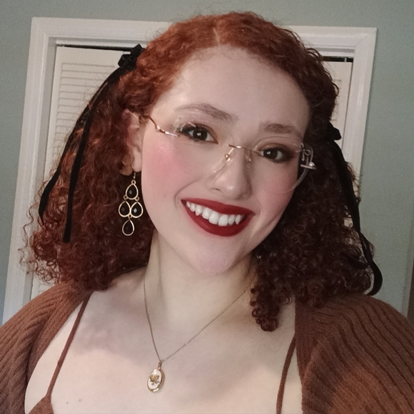 Meet your Posher, Karissa - Picture 2 of 8